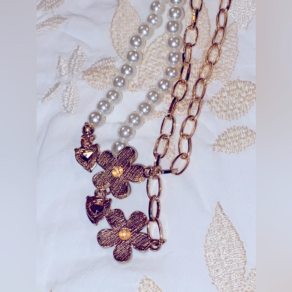 NWT Mixed Gold & Blue Tone Necklace- 17” Chain w/Acrylic Blue Flower & Crystals - Picture 3 of 16